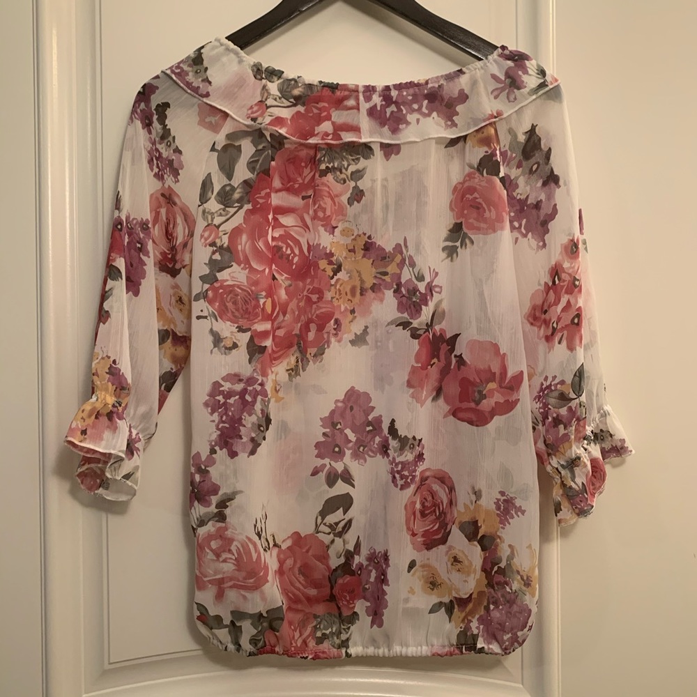 Floral Blouse - DYNAMITE - Picture 3 of 4